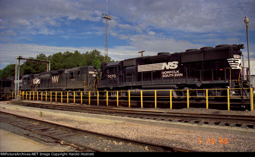 NS 7070, N&W 1323, and NS 2777 in Glenwood Yard